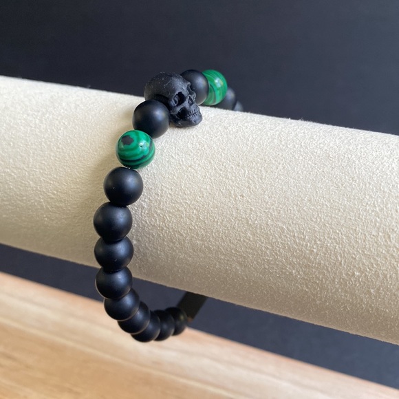 Matte Black Onyx and Malachite Skull Bead Bracelet - Picture 3 of 5